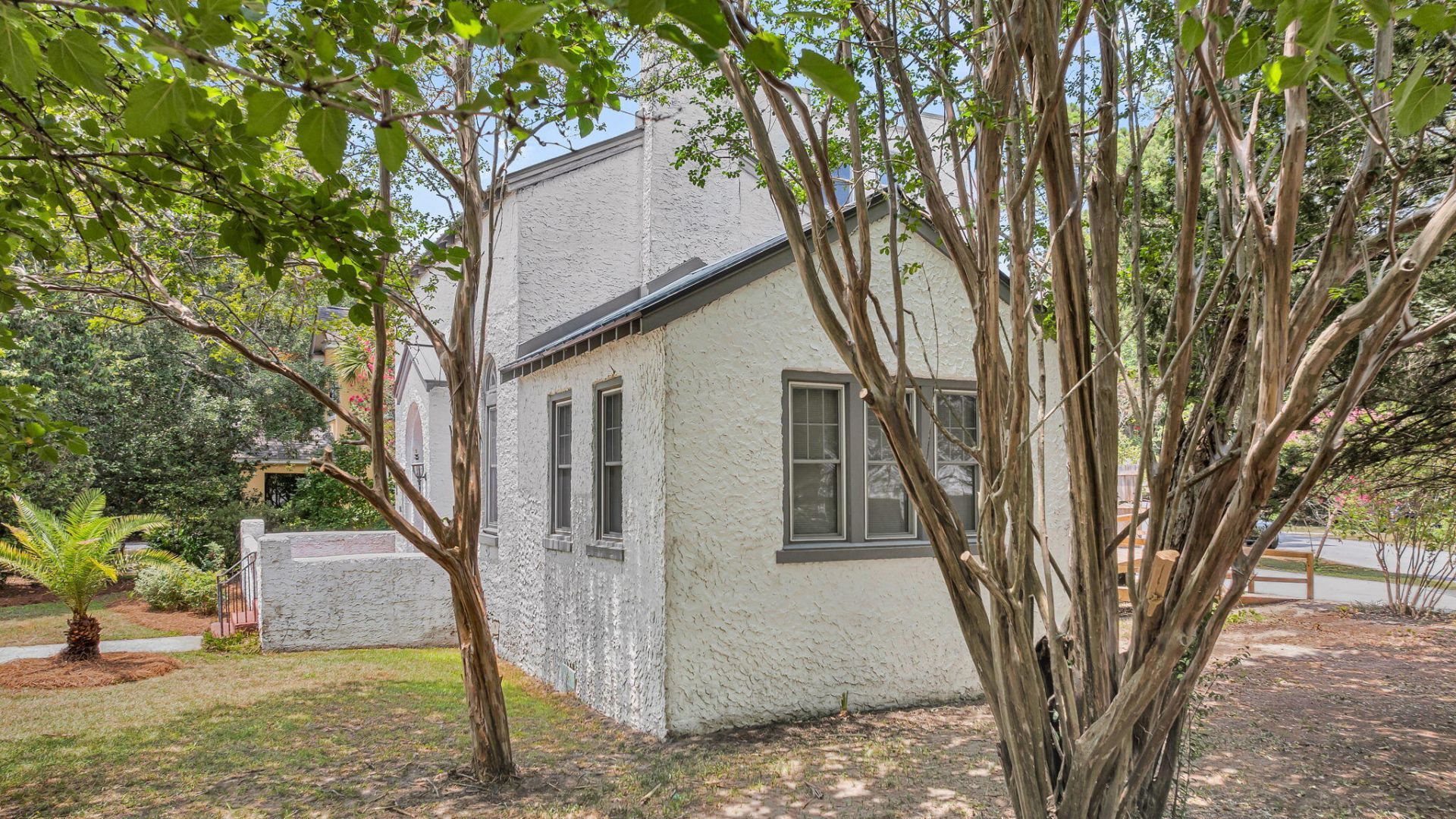 2062 Wappoo Drive Photo 4