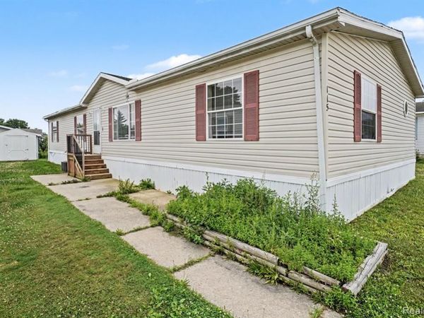 115 Fox Hound Court, Grand Blanc Twp, MI 48439