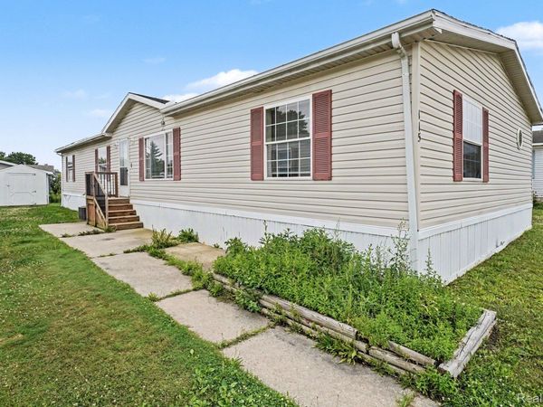 115 Fox Hound Court, Grand Blanc Township, Mi 48439