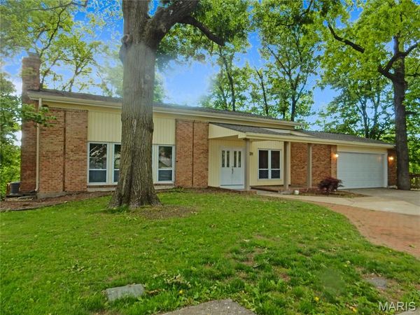 18 Belleau Lake Court, O'Fallon, MO 63366
