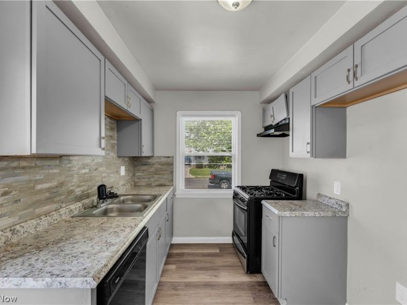 15902 Maplewood Avenue, Maple Heights, OH 44137 Photo 8
