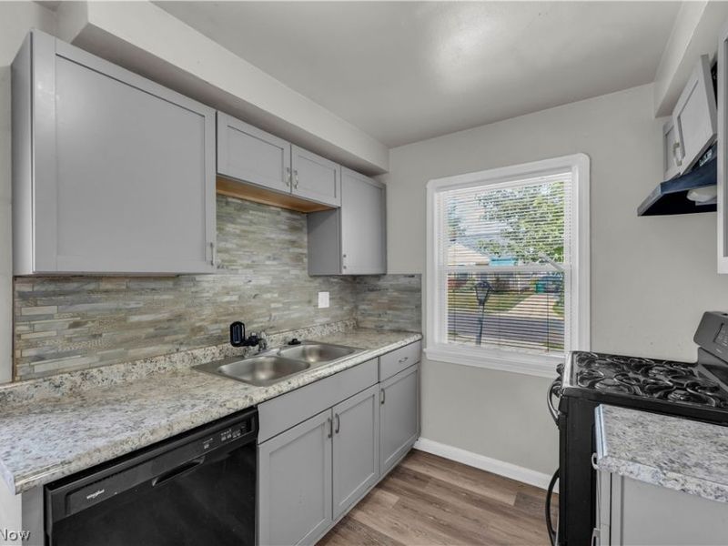 15902 Maplewood Avenue, Maple Heights, OH 44137 Photo 9