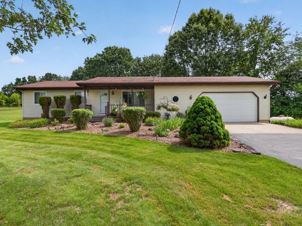 3651 Dexter Trail, Stockbridge, MI 49285