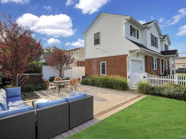 973 Fenworth Boulevard , Franklin Square, NY 11010