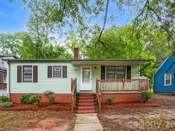 526 Hickory Avenue , Statesville, NC 28677