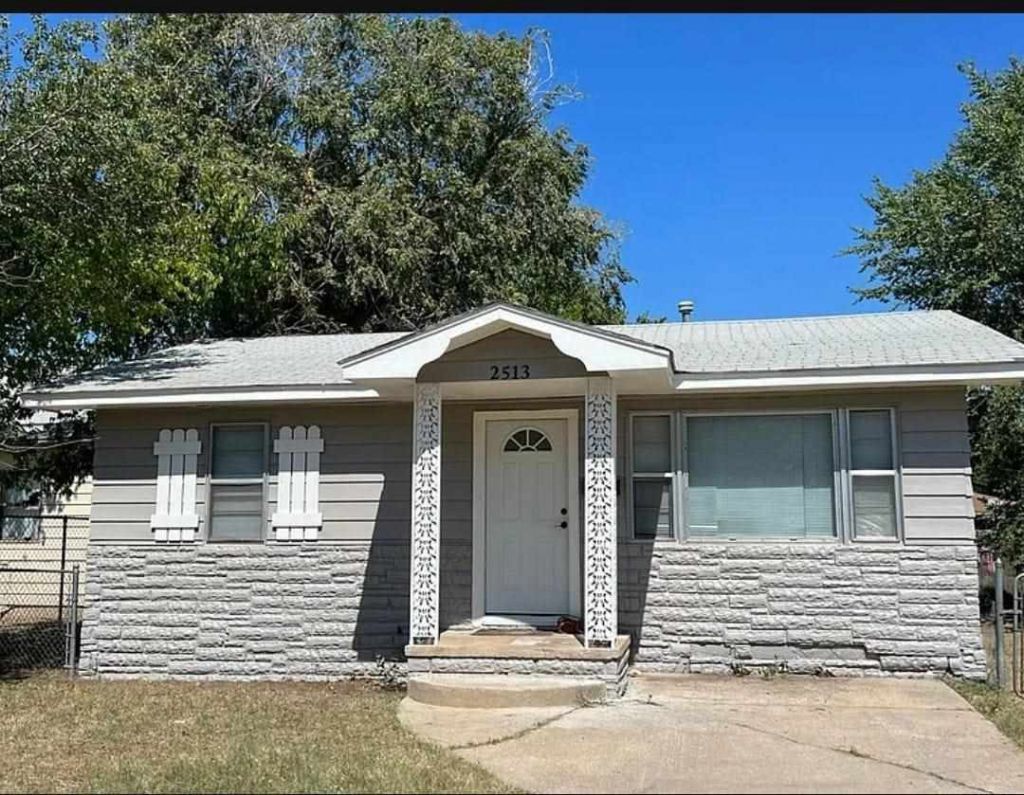 2513 SW J Ave, Lawton, OK 73505 Main Photo