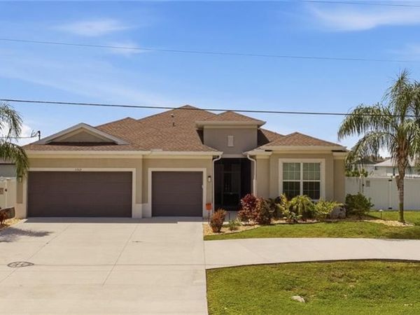 1262 N Gator CIR, CAPE CORAL, FL 33909