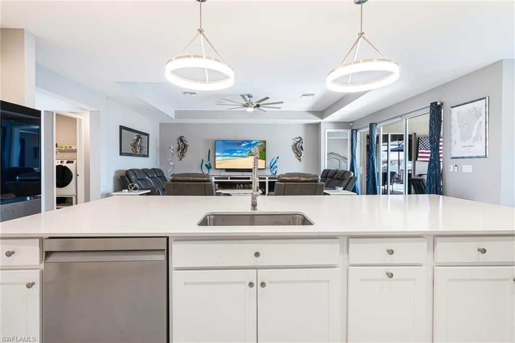 1262 N Gator Cir, Cape Coral, FL 33909 Photo