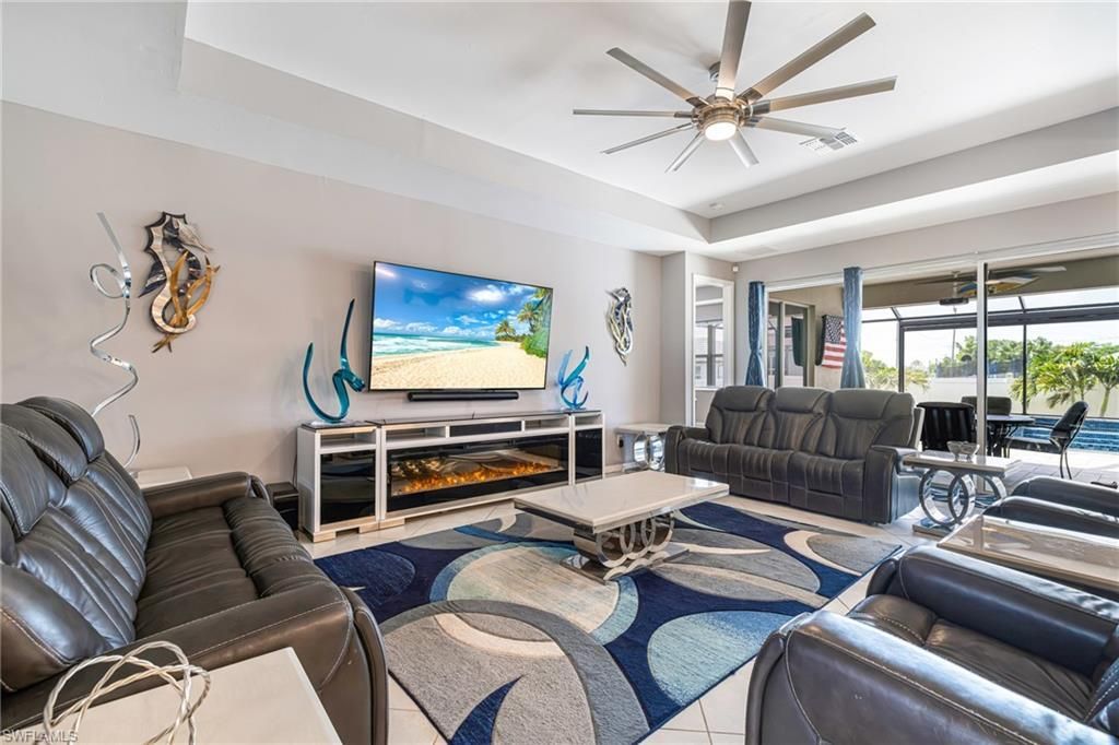 1262 N Gator Cir, Cape Coral, FL 33909 Photo