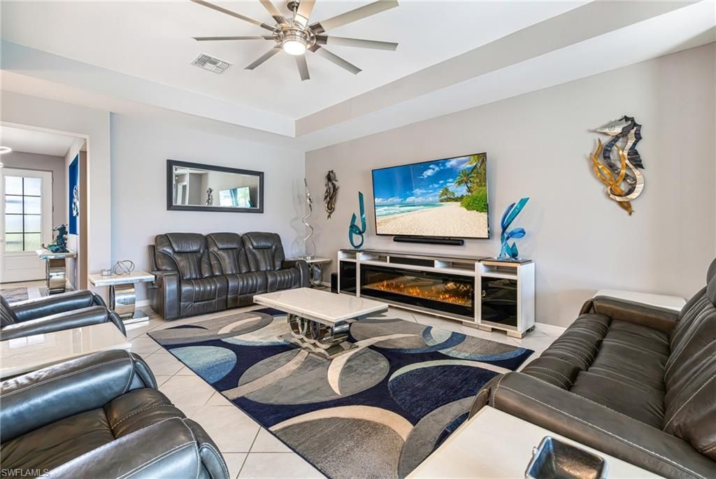 1262 N Gator Cir, Cape Coral, FL 33909 Photo