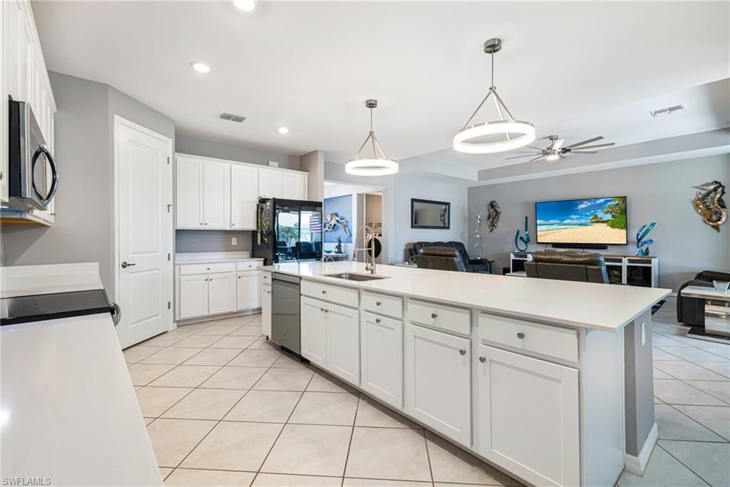 1262 N Gator Cir, Cape Coral, FL 33909 Photo