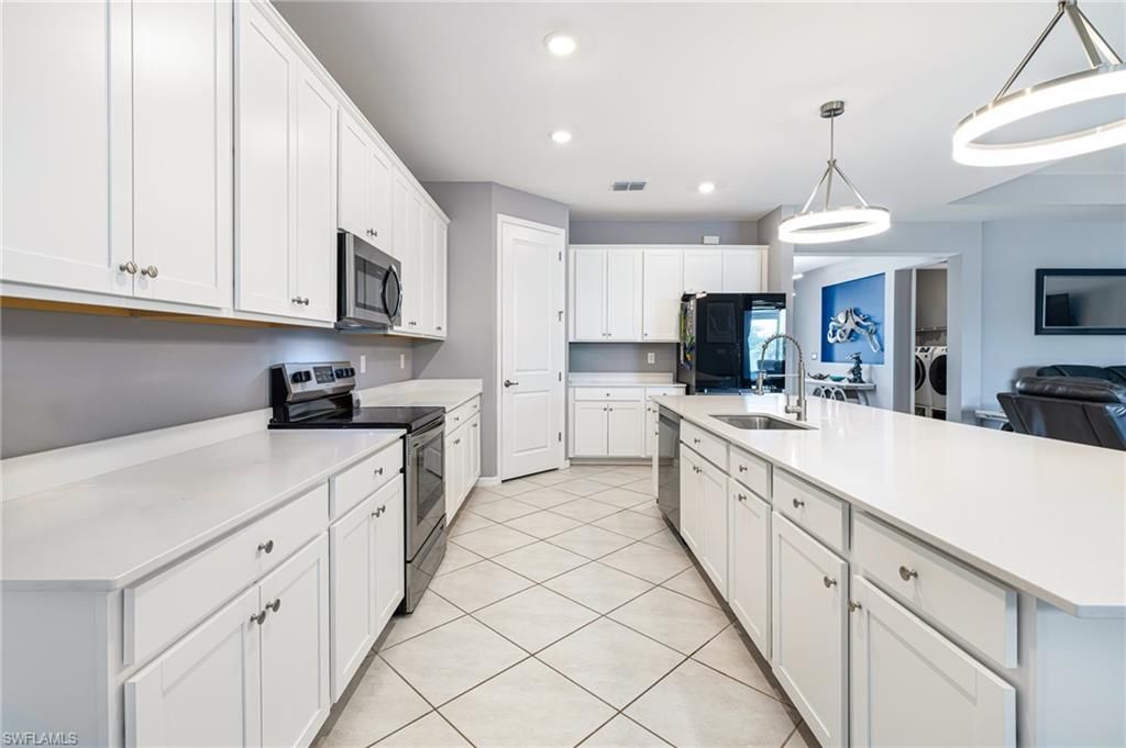 1262 N Gator Cir, Cape Coral, FL 33909 Photo