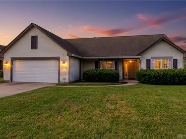 1034 Meadowrun Road, Englewood, OH 45322