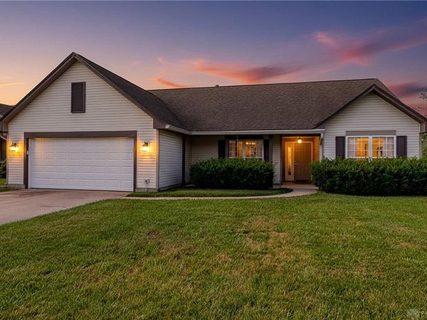 1034 Meadowrun Road, Englewood, OH 45322