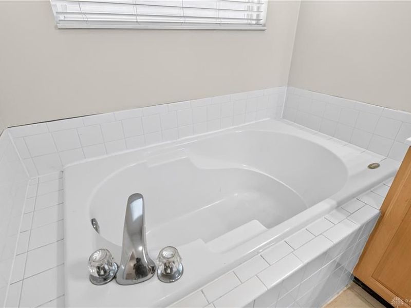1034 Meadowrun Road, Englewood, OH 45322 Photo 25