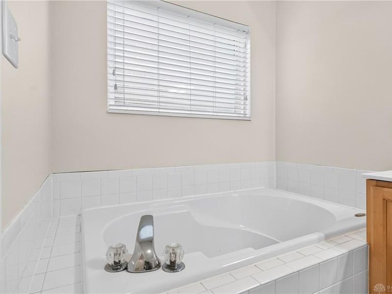 1034 Meadowrun Road, Englewood, OH 45322 Photo 26