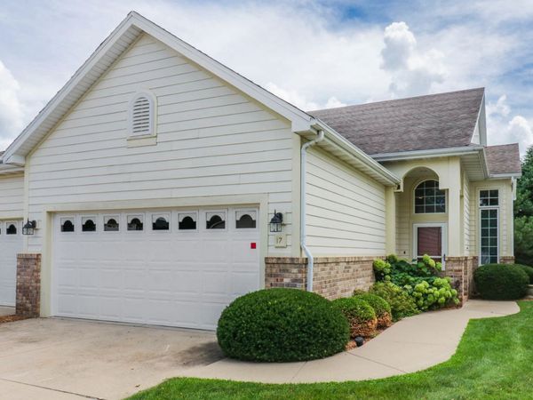 17 Grape Vine Lane, Bloomington, IL 61704
