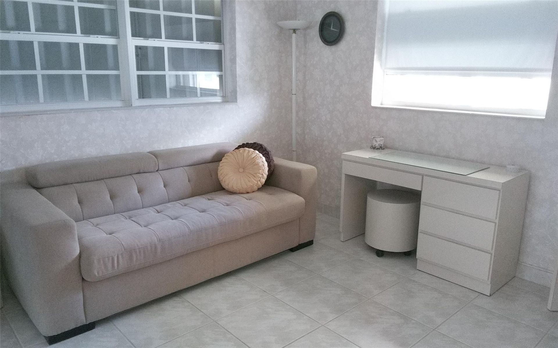460 Paradise Isle Boulevard, Unit 301, Hallandale Beach, FL 33009 Photo