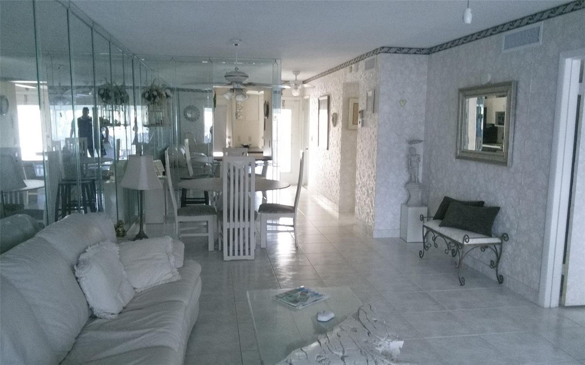 460 Paradise Isle Boulevard, Unit 301, Hallandale Beach, FL 33009 Photo