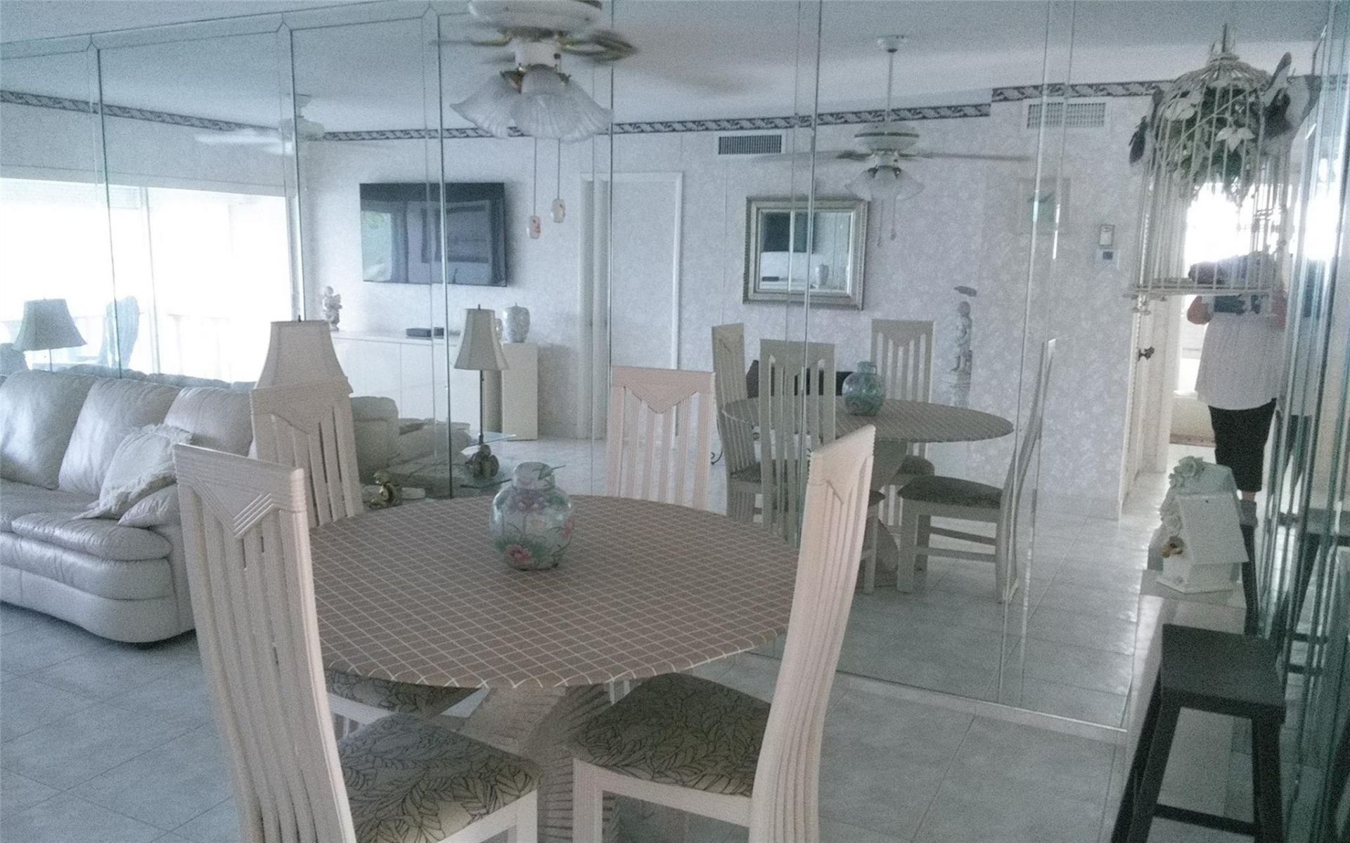 460 Paradise Isle Boulevard, Unit 301, Hallandale Beach, FL 33009 Photo