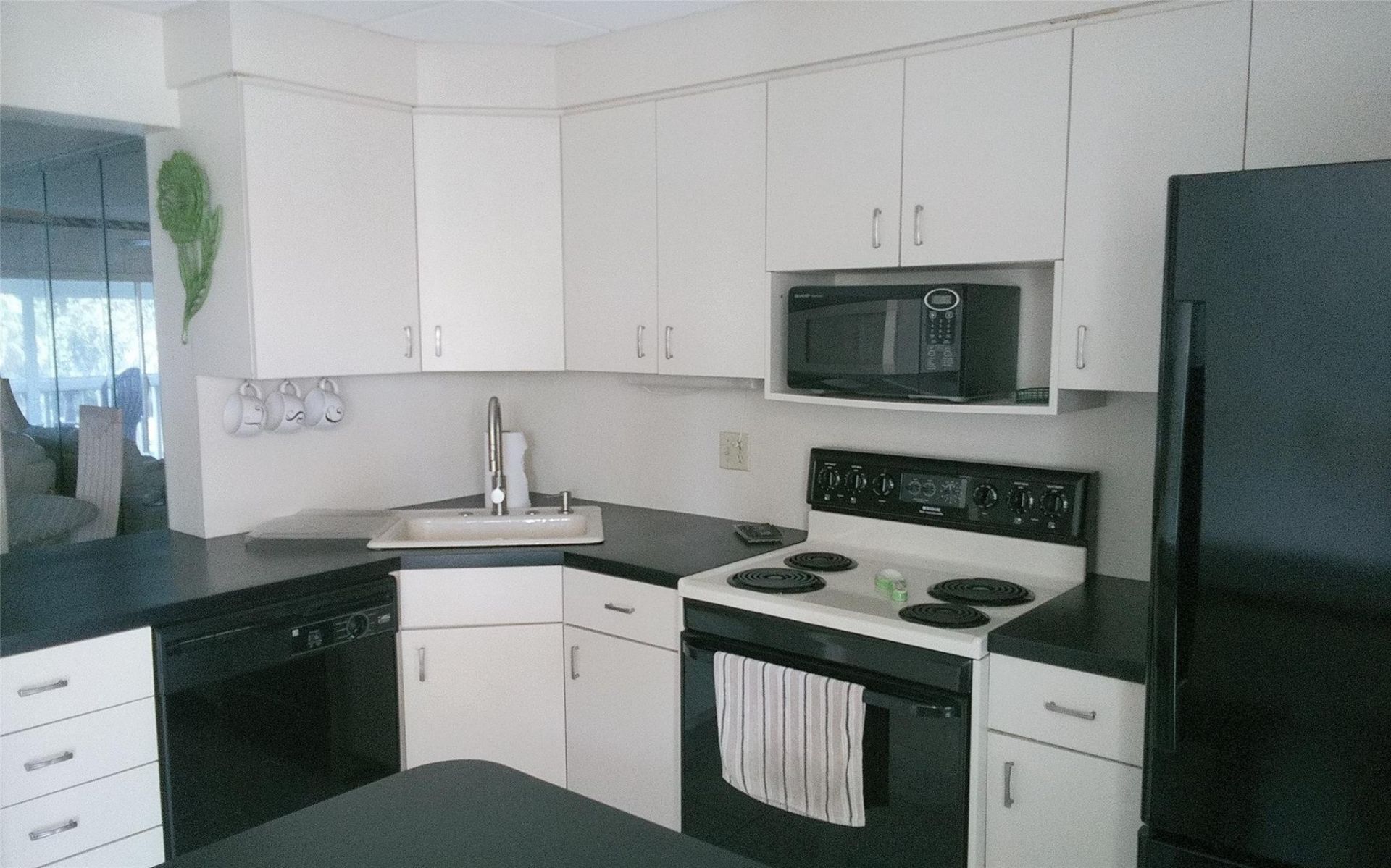460 Paradise Isle Boulevard, Unit 301, Hallandale Beach, FL 33009 Photo