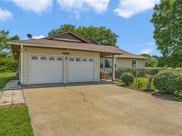 1609 N 1600 Road, Lawrence, KS 66044