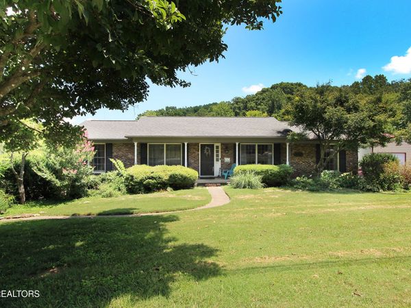 3718 Cherrylog Rd, Knoxville, TN 37921