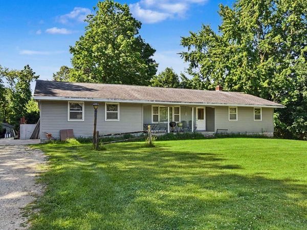 11927 Western Ave, Cedarburg, WI 53012