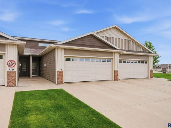 712 E El Dorado Ct, Sioux Falls, SD 57108