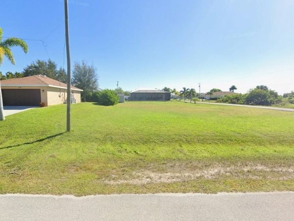 815 NW 28TH PLACE , CAPE CORAL, FL 33993
