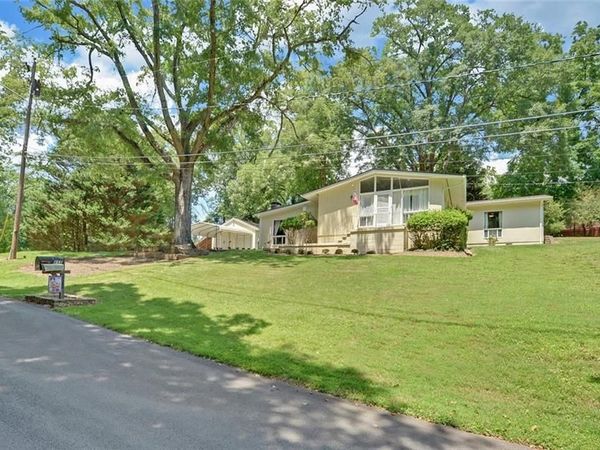 1858 Pinecrest Road , Gainesville, GA 30501