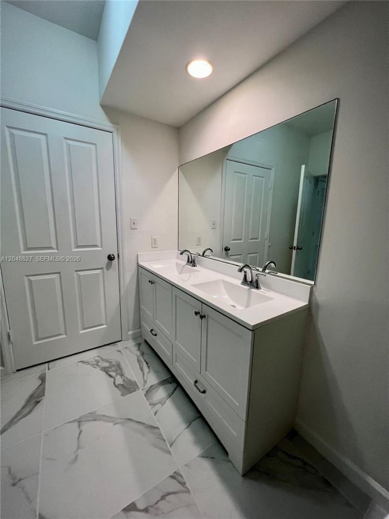 9172 Collins Ave , Unit 214, Surfside, FL 33154 Photo