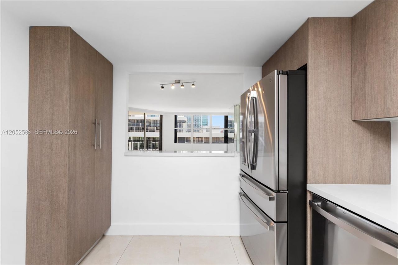 1901 Brickell Ave , Unit B1903, Miami, FL 33129 Photo