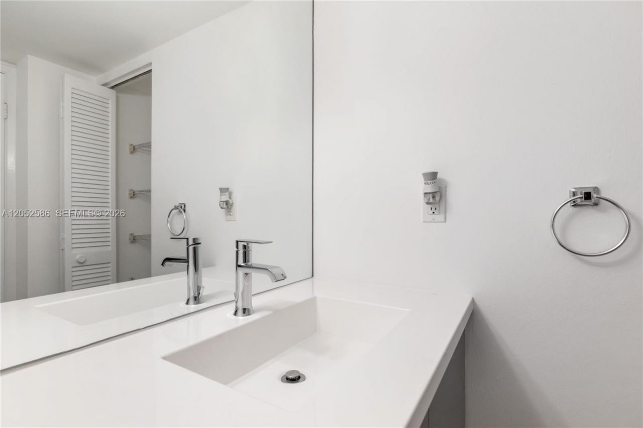 1901 Brickell Ave , Unit B1903, Miami, FL 33129 Photo