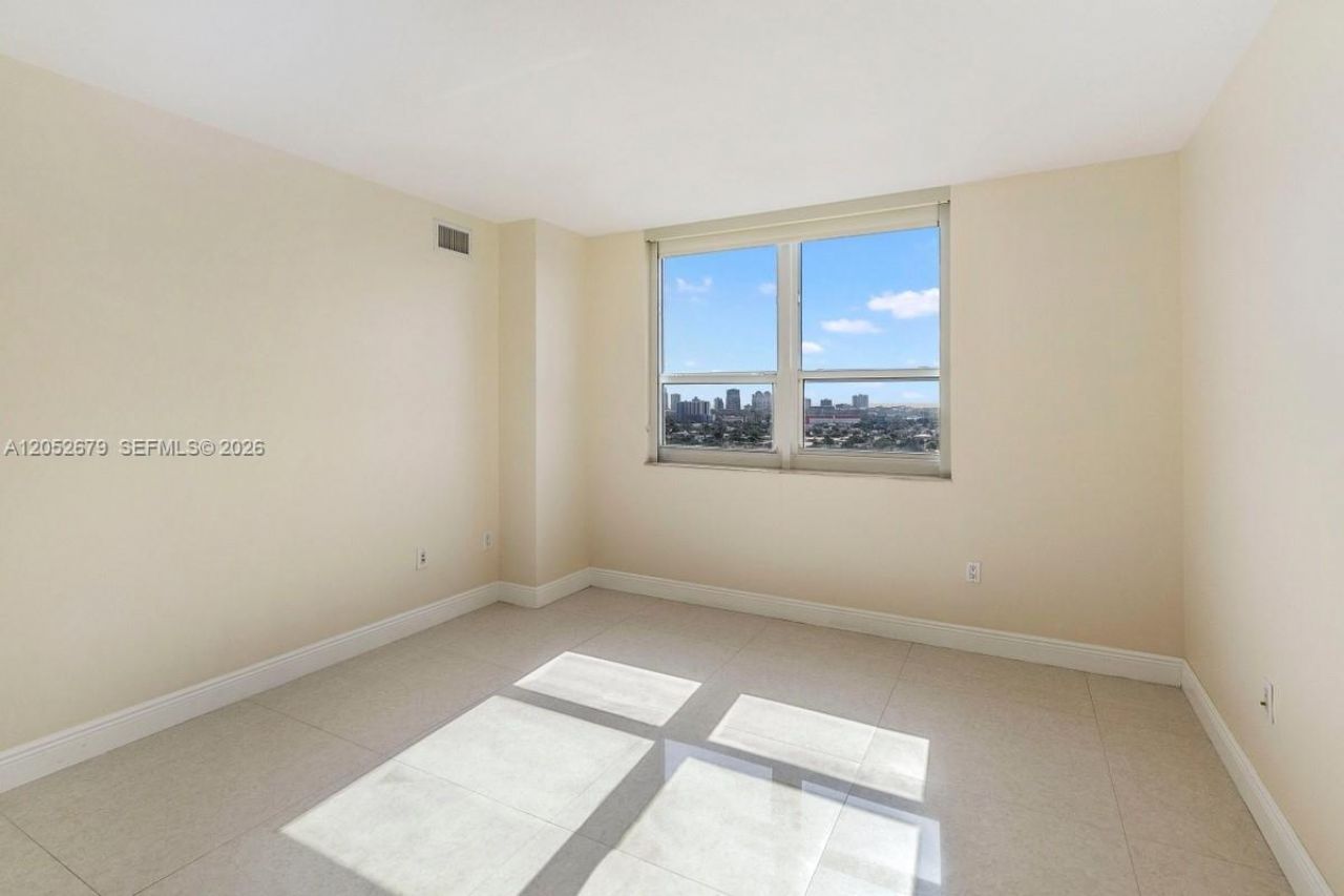 3232 SW 22nd St , Unit 1701, Miami, FL 33145 Photo
