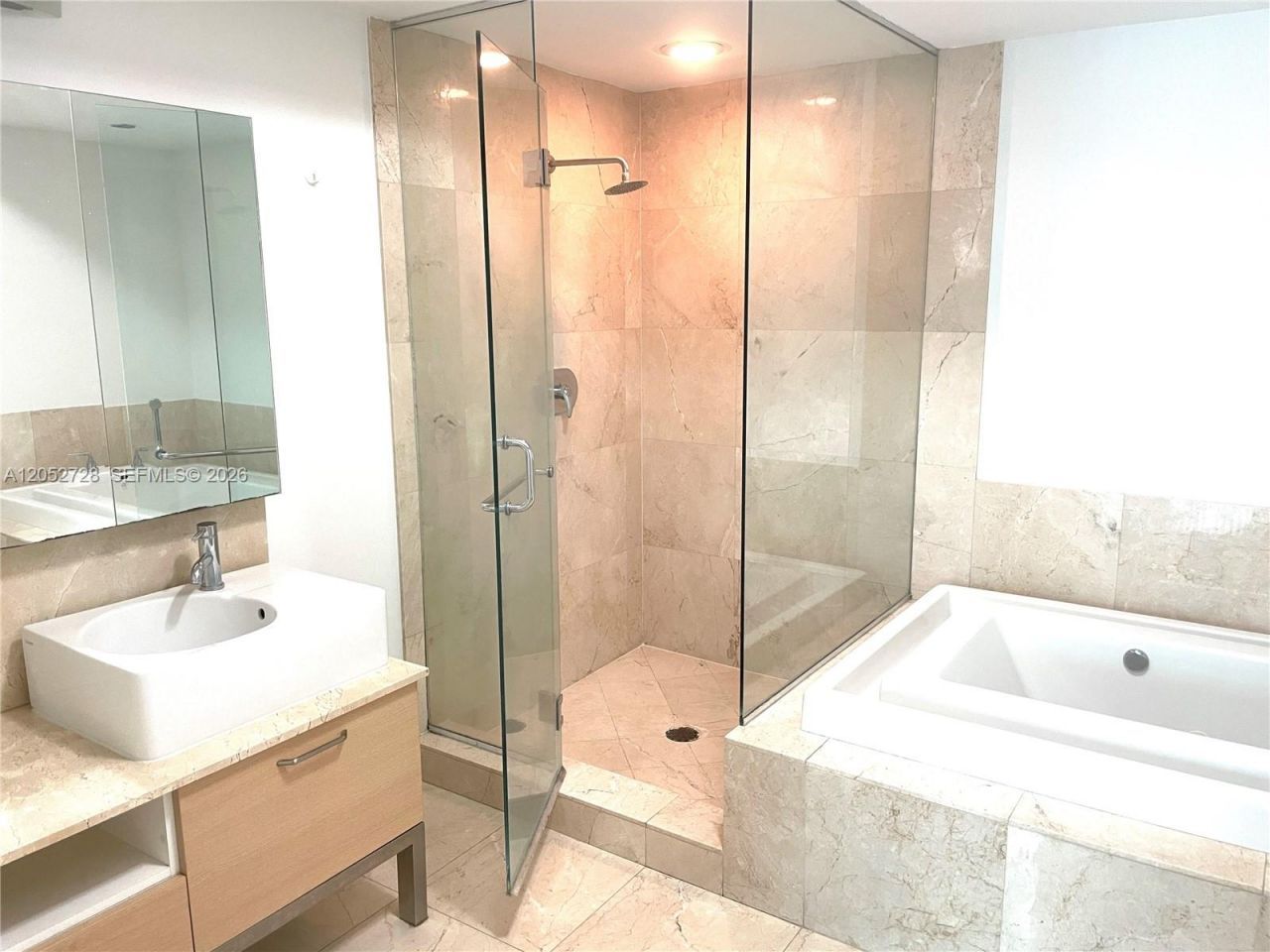 218 SE 14th St , Unit 1004, Miami, FL 33131 Photo