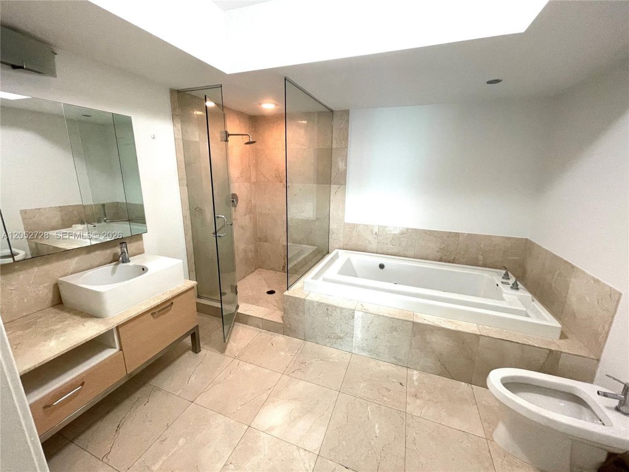 218 SE 14th St , Unit 1004, Miami, FL 33131 Photo