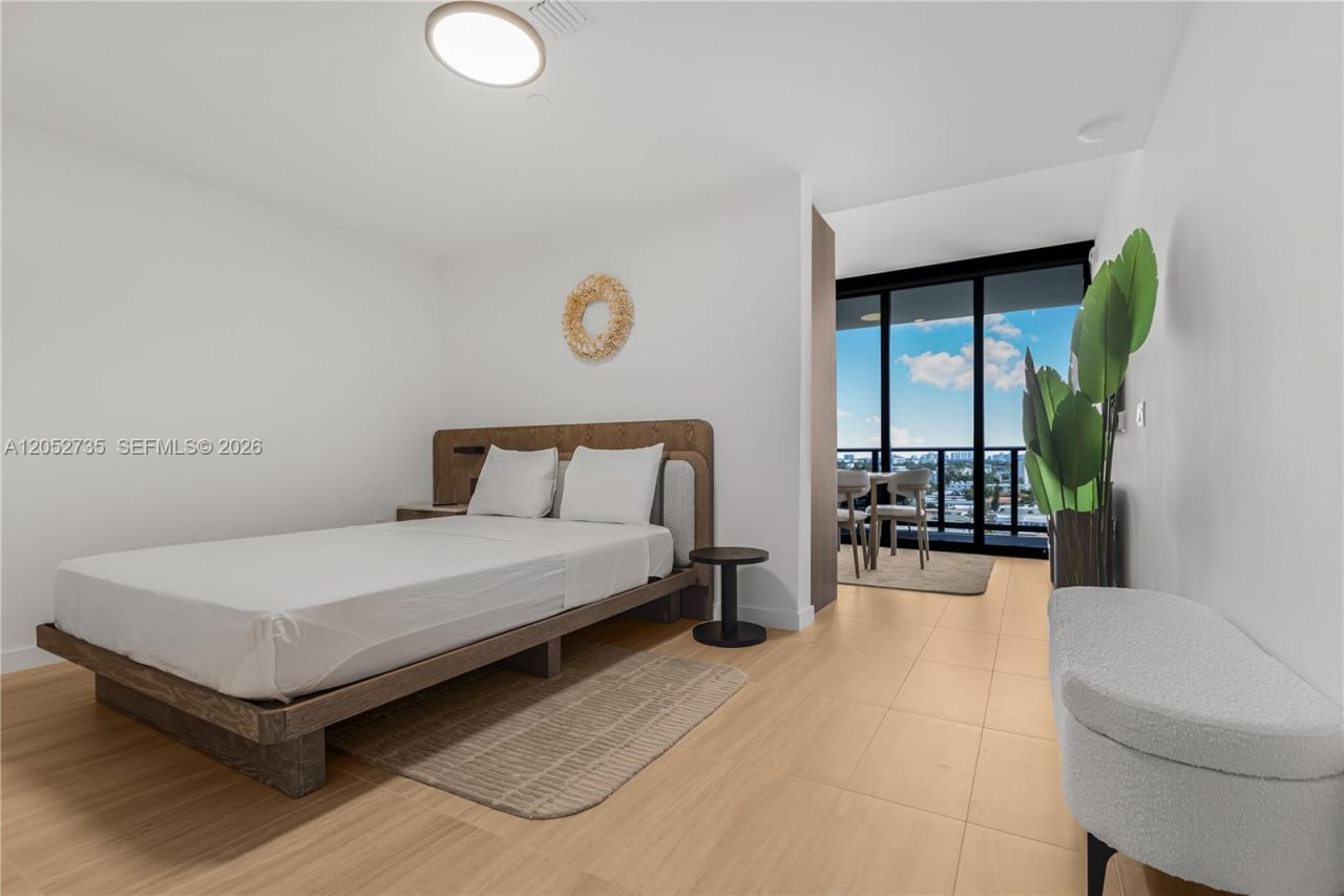 580 72nd St , Unit 1005, Miami Beach, FL 33141 Photo