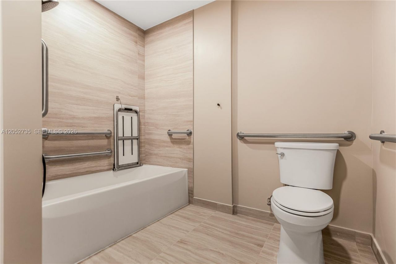 580 72nd St , Unit 1005, Miami Beach, FL 33141 Photo