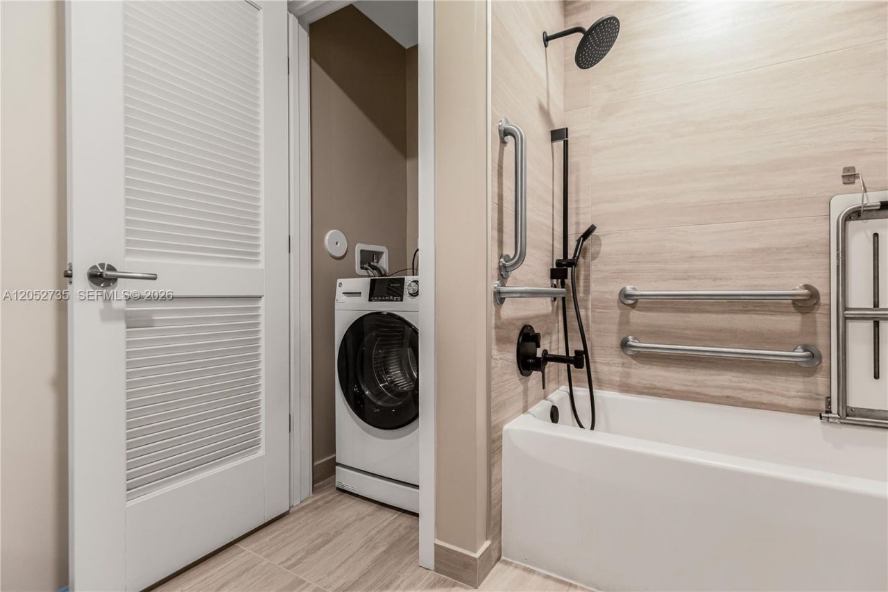 580 72nd St , Unit 1005, Miami Beach, FL 33141 Photo