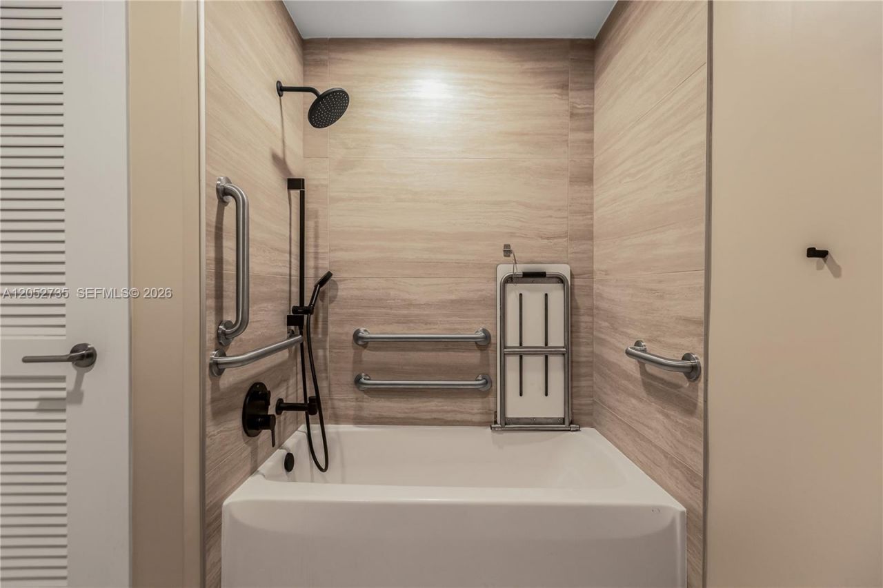 580 72nd St , Unit 1005, Miami Beach, FL 33141 Photo