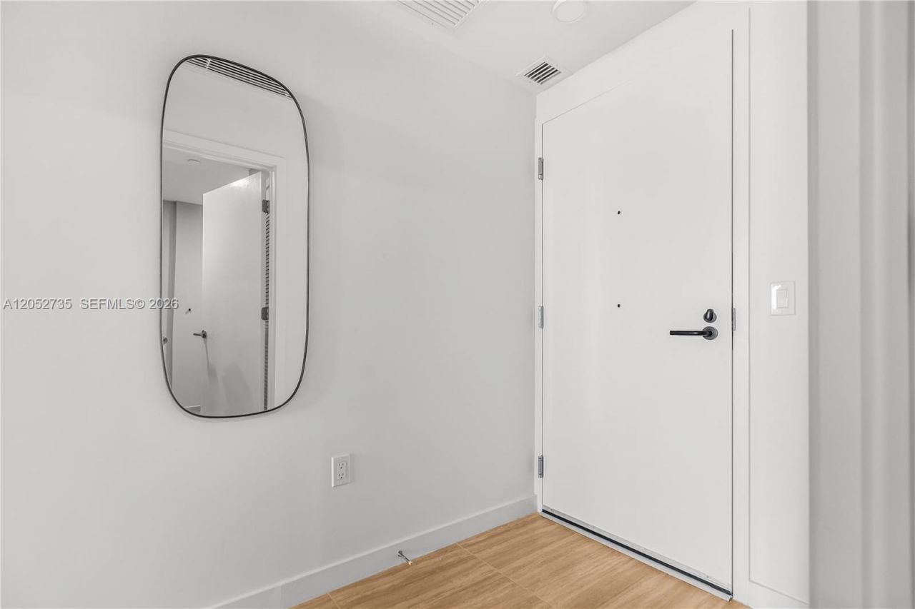 580 72nd St , Unit 1005, Miami Beach, FL 33141 Photo