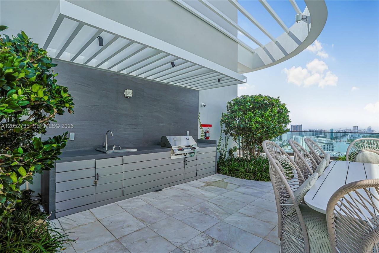 580 72nd St , Unit 1005, Miami Beach, FL 33141 Photo
