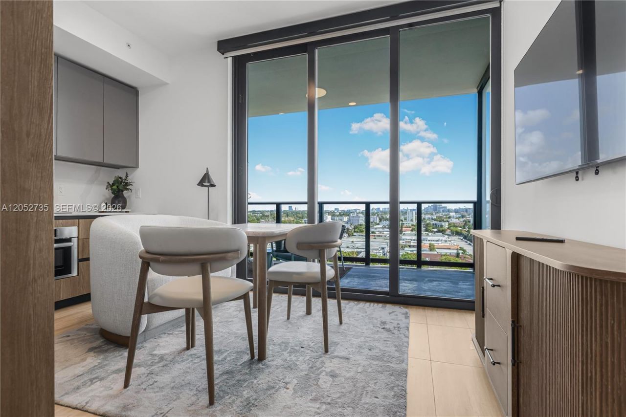 580 72nd St , Unit 1005, Miami Beach, FL 33141 Photo