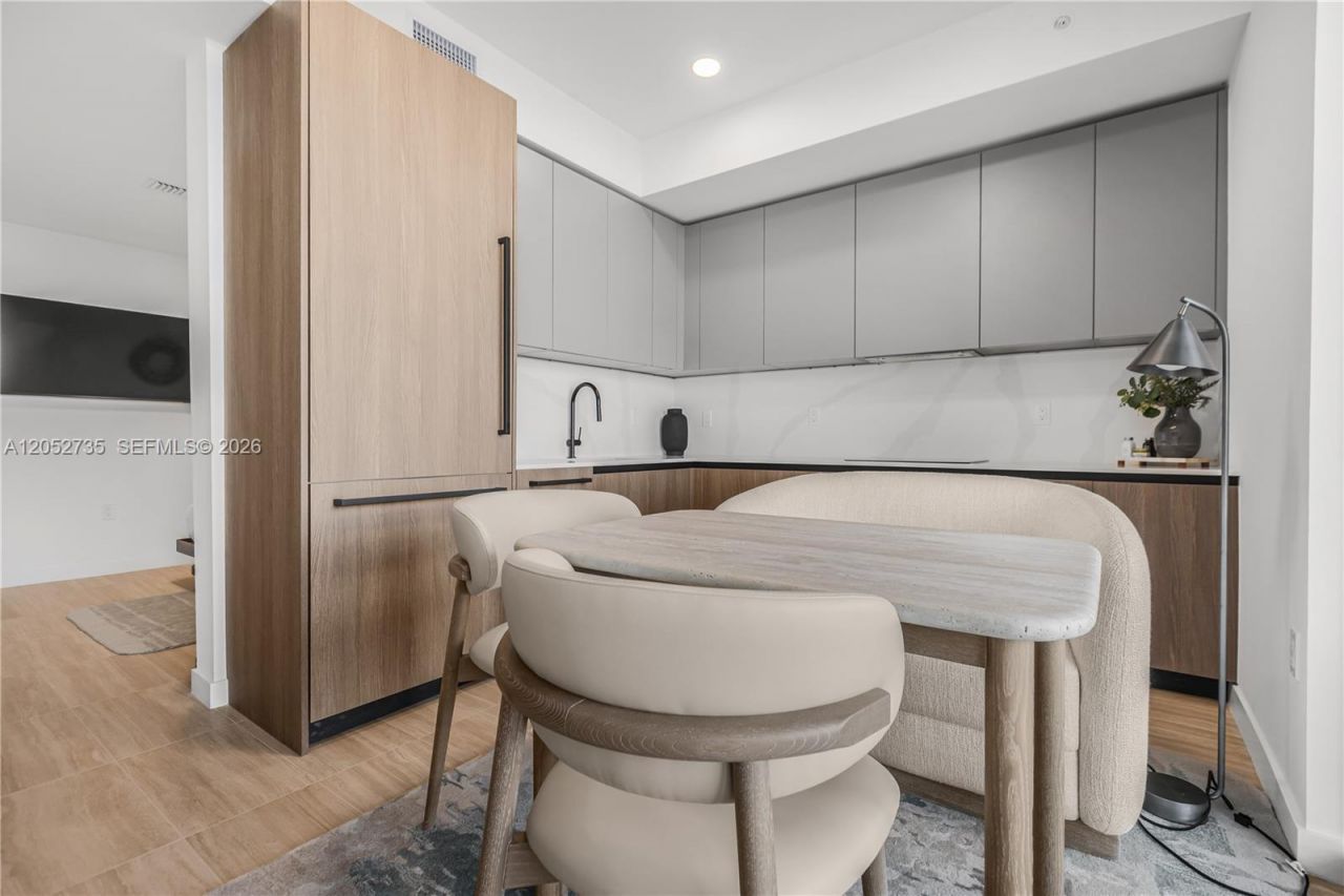 580 72nd St , Unit 1005, Miami Beach, FL 33141 Photo