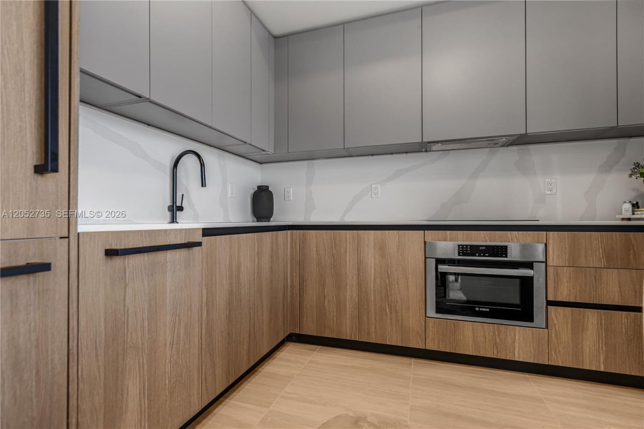 580 72nd St , Unit 1005, Miami Beach, FL 33141 Photo