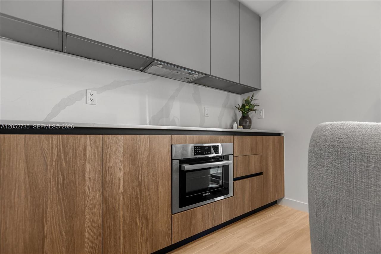 580 72nd St , Unit 1005, Miami Beach, FL 33141 Photo