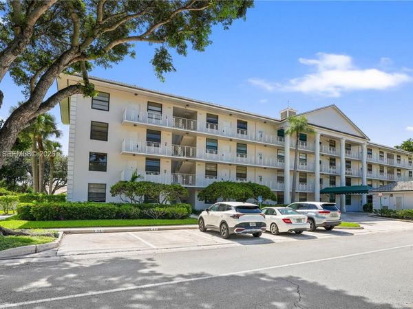 3516 Whitehall Dr, Unit 301, West Palm Beach, FL 33401