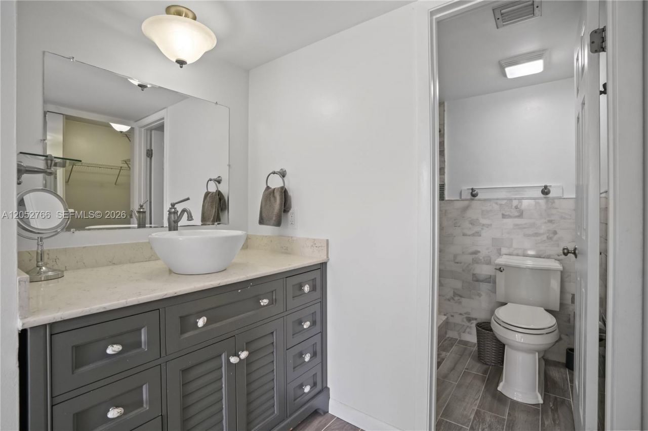 3516 Whitehall Dr, Unit 301, West Palm Beach, FL 33401 Photo