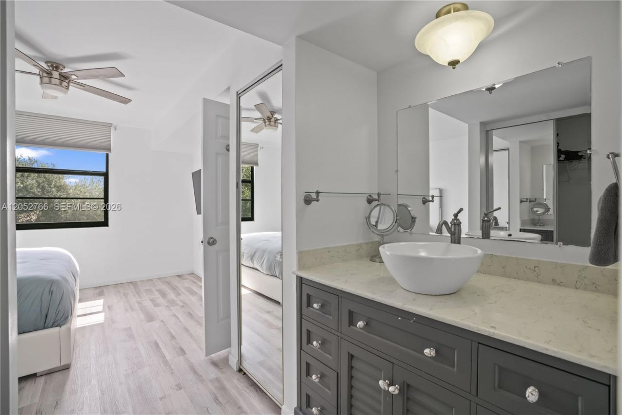 3516 Whitehall Dr, Unit 301, West Palm Beach, FL 33401 Photo